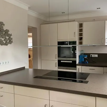 בית נופש Leo-s-hues *